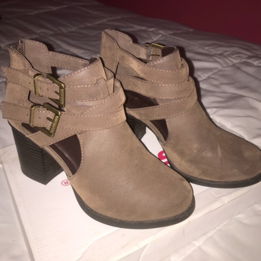 Fashionable booties